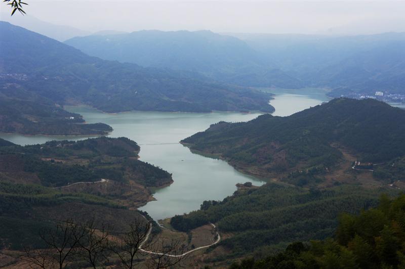 遥看山仔水库