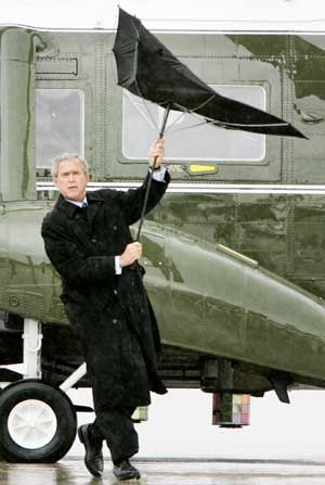 老布什庆94岁生日跳伞图片