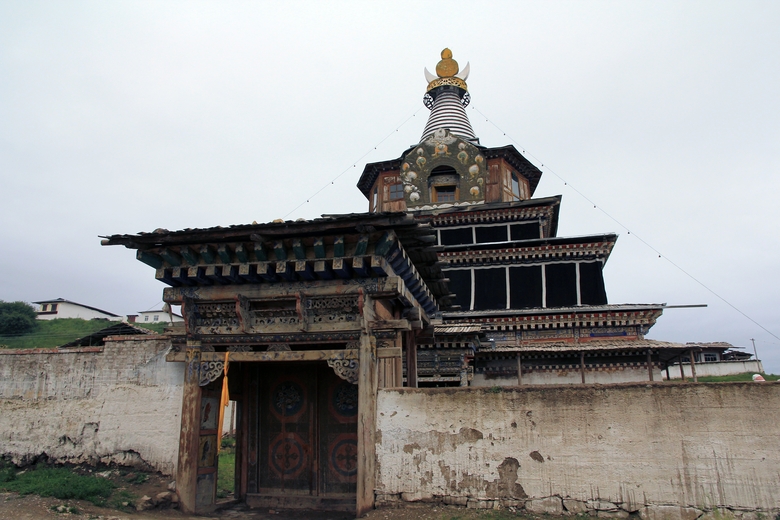 郎木寺破旧寺庙